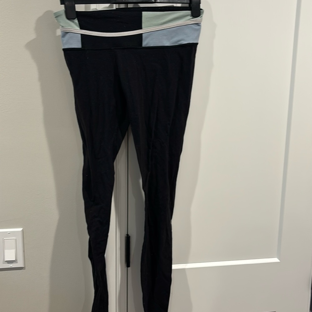 Lululemon women’s black leggings winder under